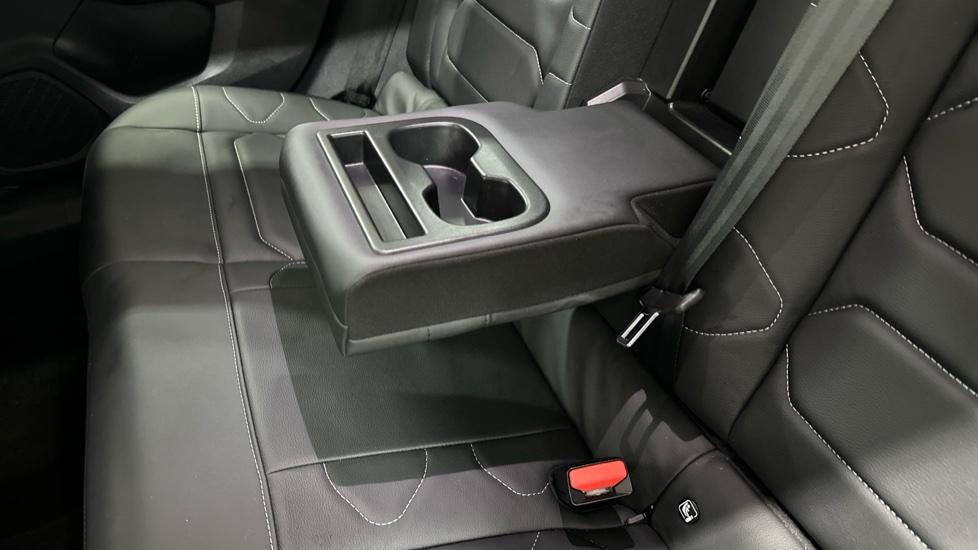 Rear Armrest/ Cup Holder