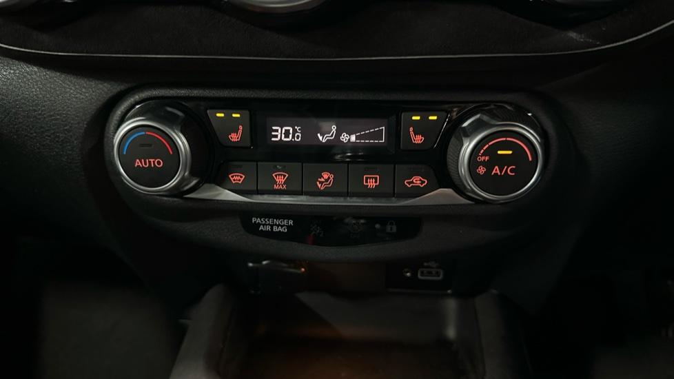 Air Conditioning  / Heated Seats 