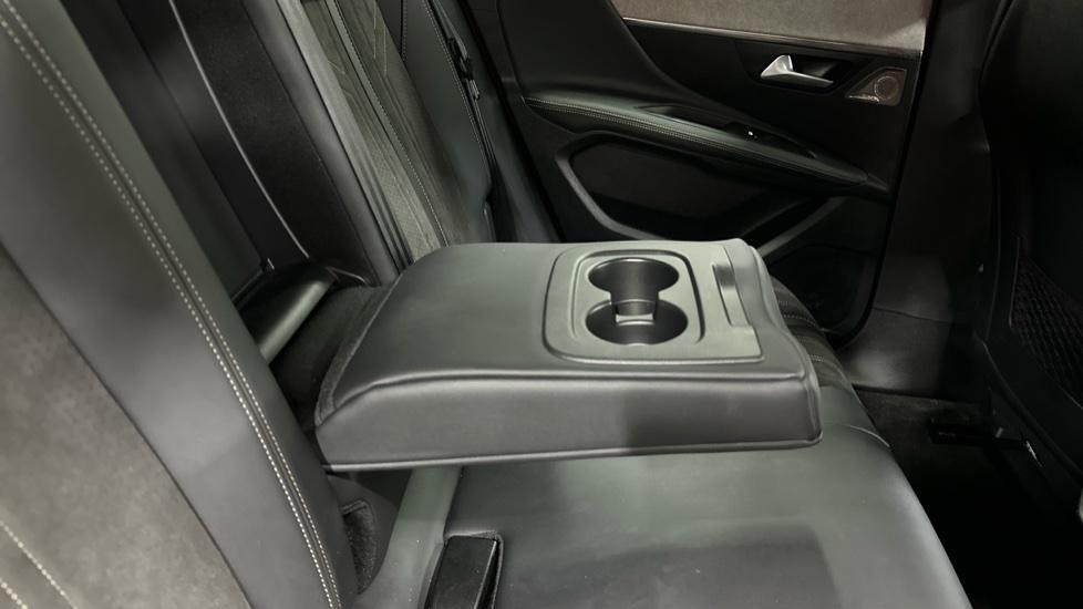 Rear Armrest/ Cup Holder