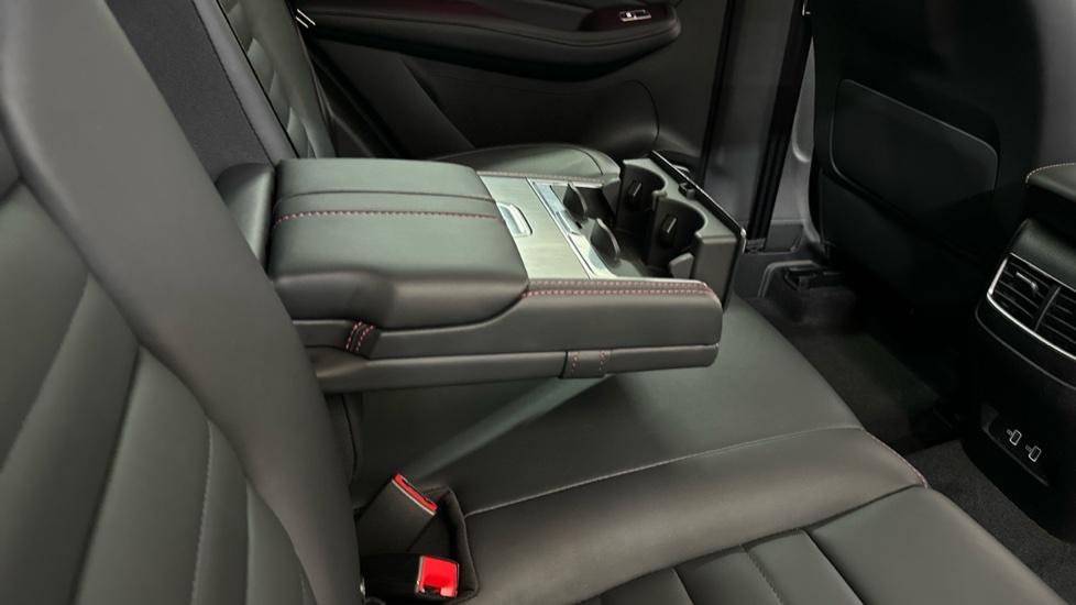 Rear Armrest/ Cup Holder