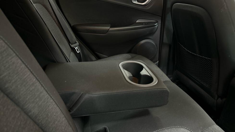 Rear Armrest/ Cup Holder