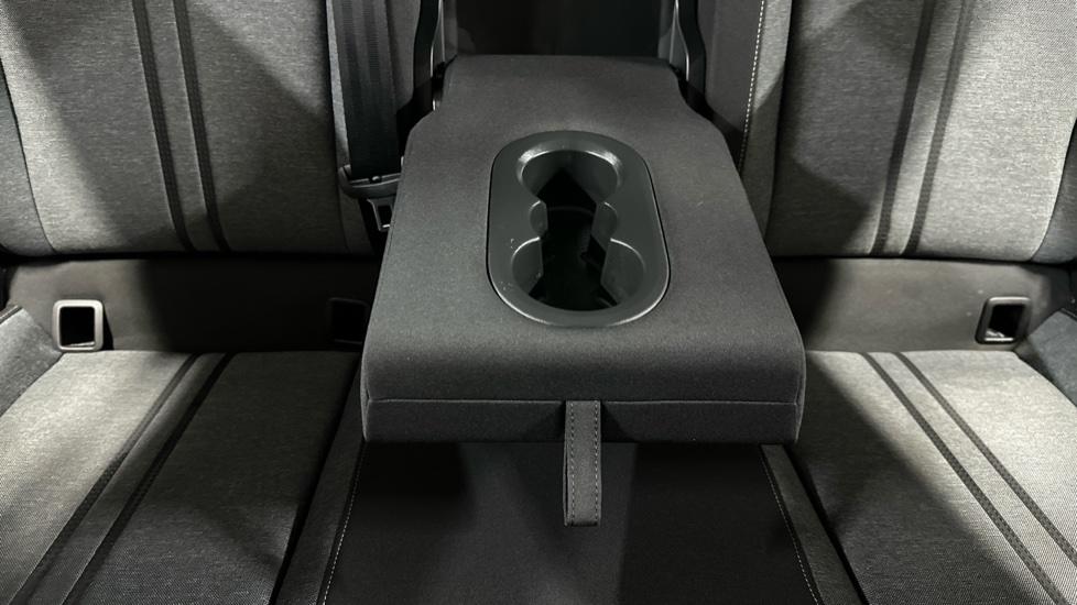 Rear Armrest/ Cup Holder