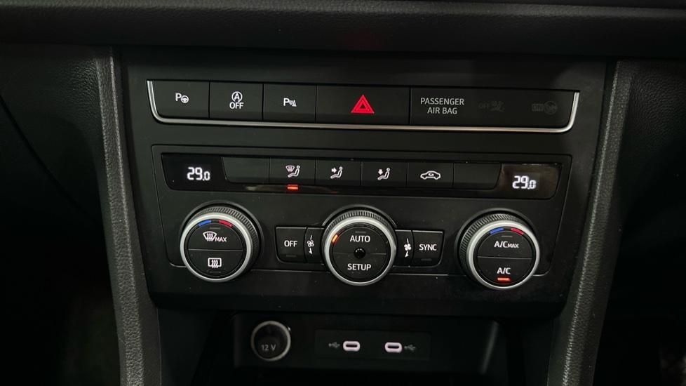 Auto Stop Start /Air Conditioning /Dual Climate Control/Auto Park 