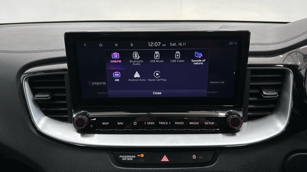 Bluetooth / Apple CarPlay / Android Auto 