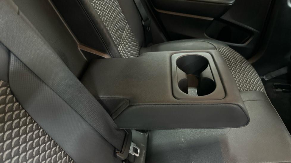 Rear Armrest/ Cup Holder