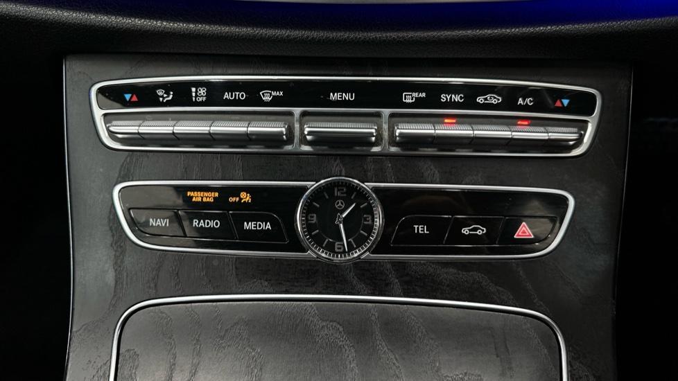 Dual Climate Control / Air Conditioning 