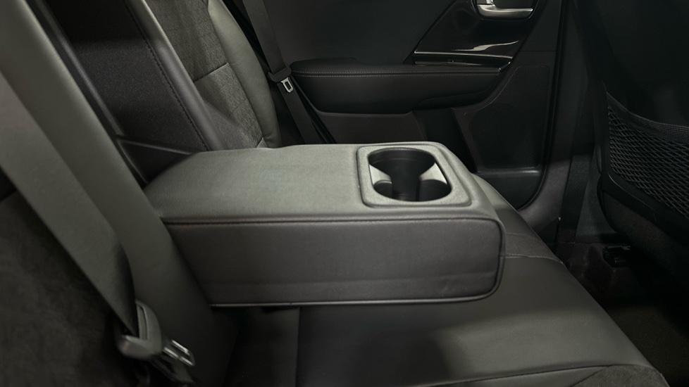 Rear Armrest/ Cup Holder