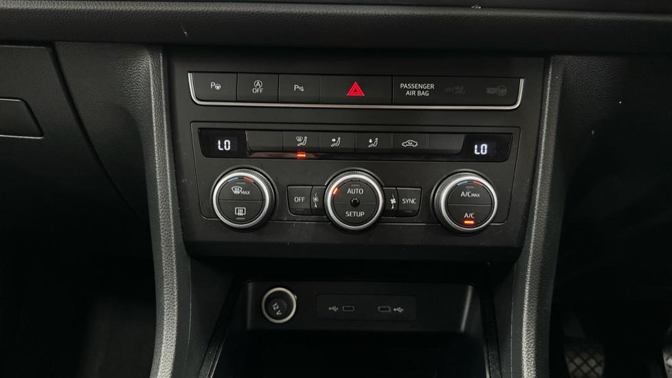 Dual Climate Control / Air Conditioning / Auto Stop Start / Auto Park