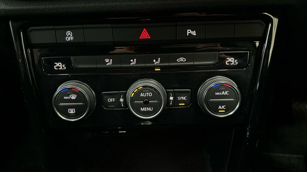 Air Conditioning / Dual Climate Control/ Auto Stop Start 