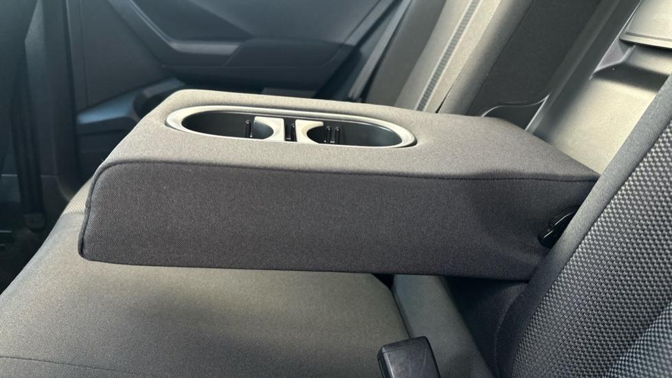 Rear Armrest/ Cup Holder