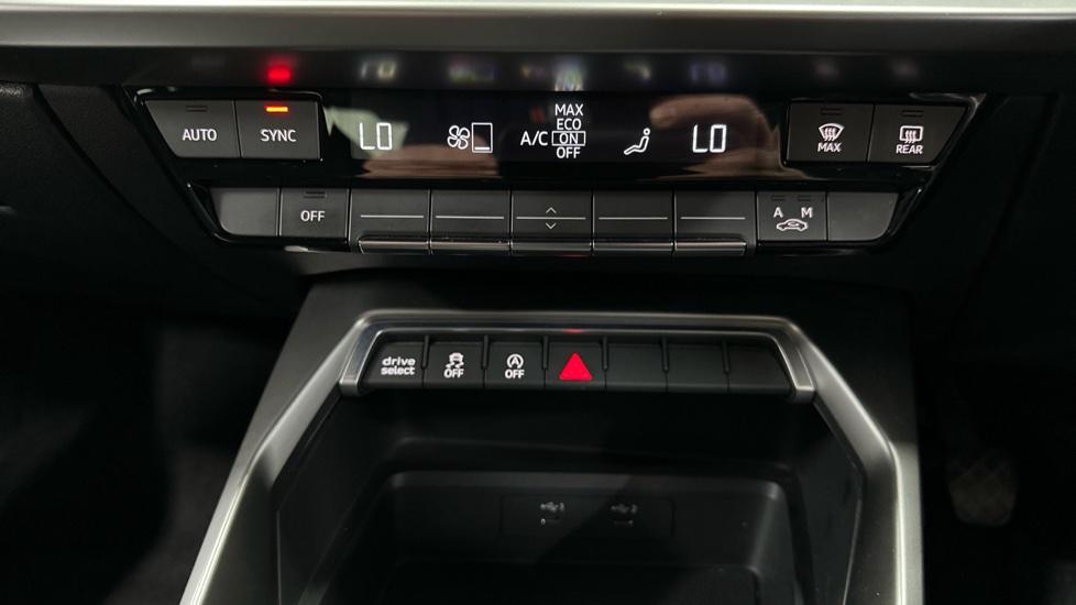 Dual Climate Control / Air Conditioning / Auto Stop Start  