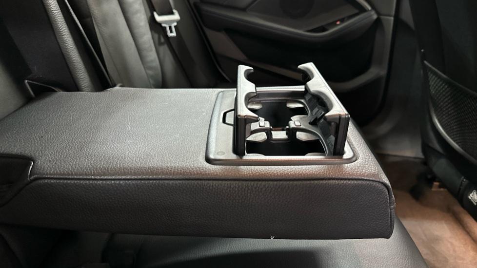 Rear Armrest/ Cup Holder