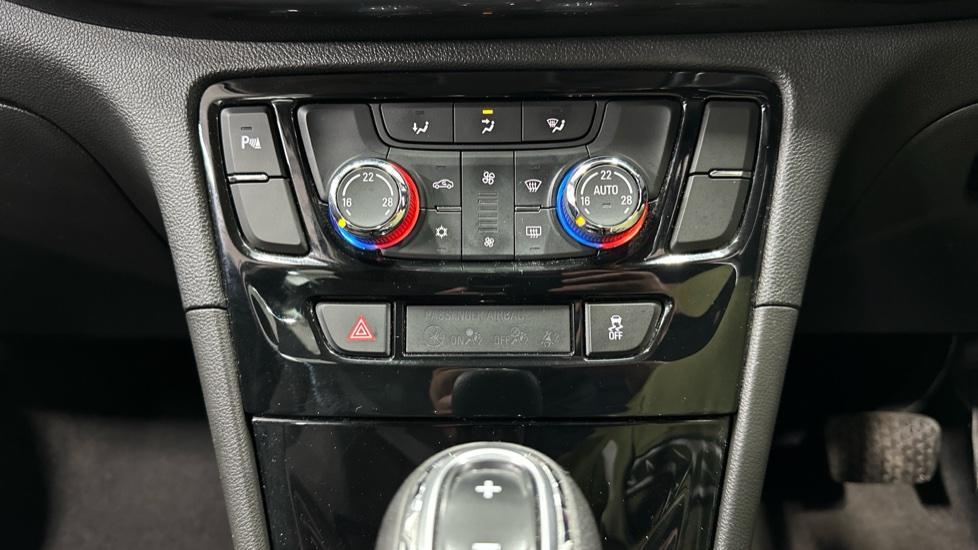 Dual Climate Control / Air Conditioning 