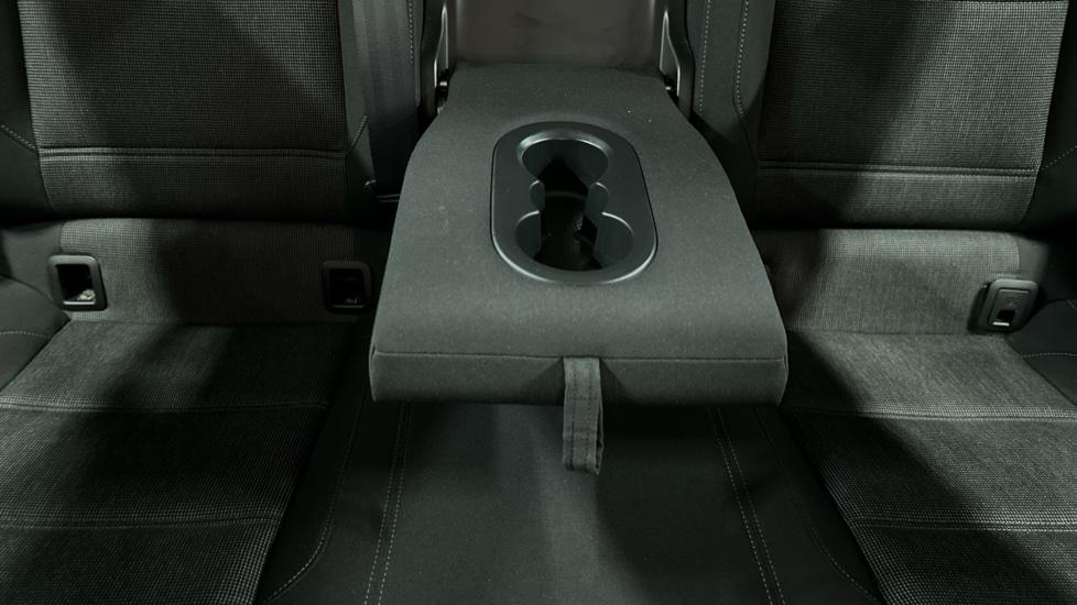 Rear Armrest/ Cup Holder