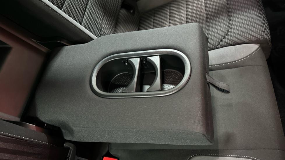 Rear Armrest/ Cup Holder