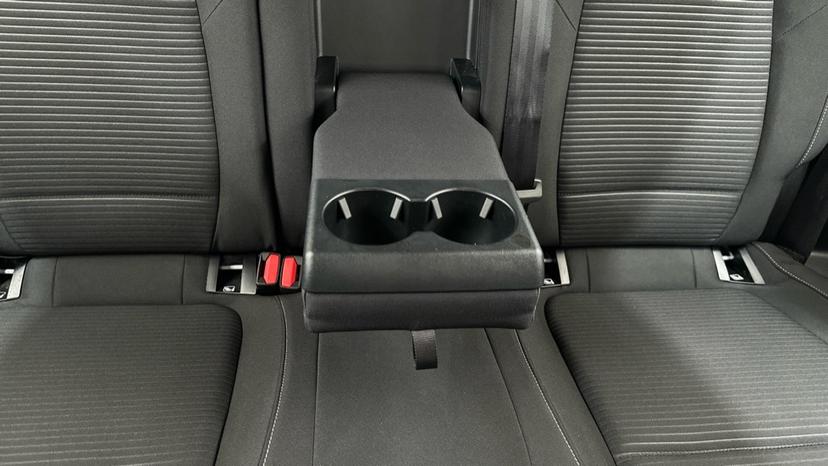 Rear Armrest/ Cup Holder