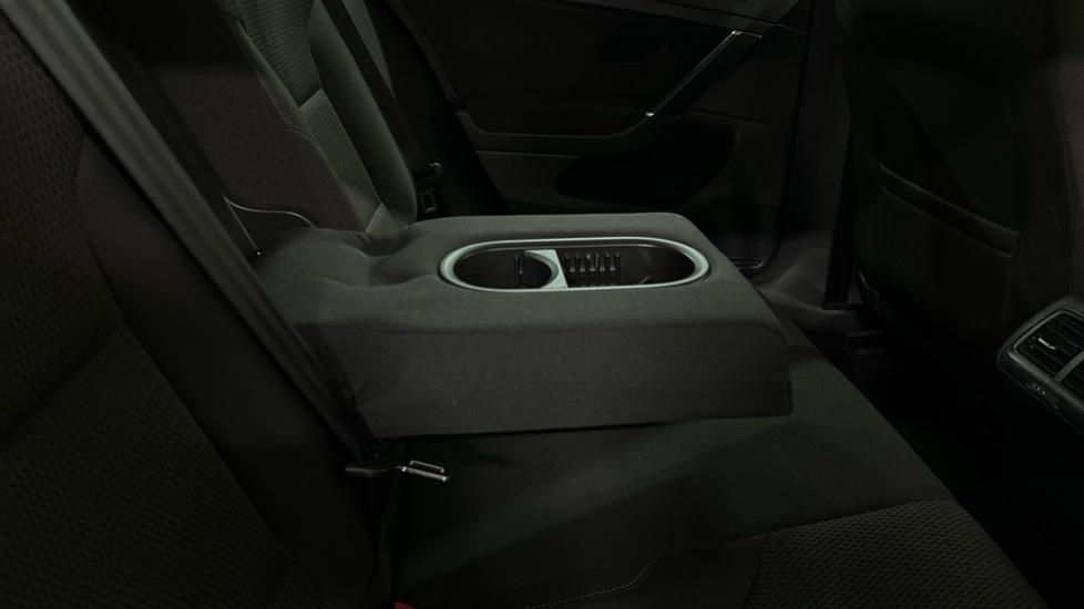 Rear Armrest/ Cup Holder