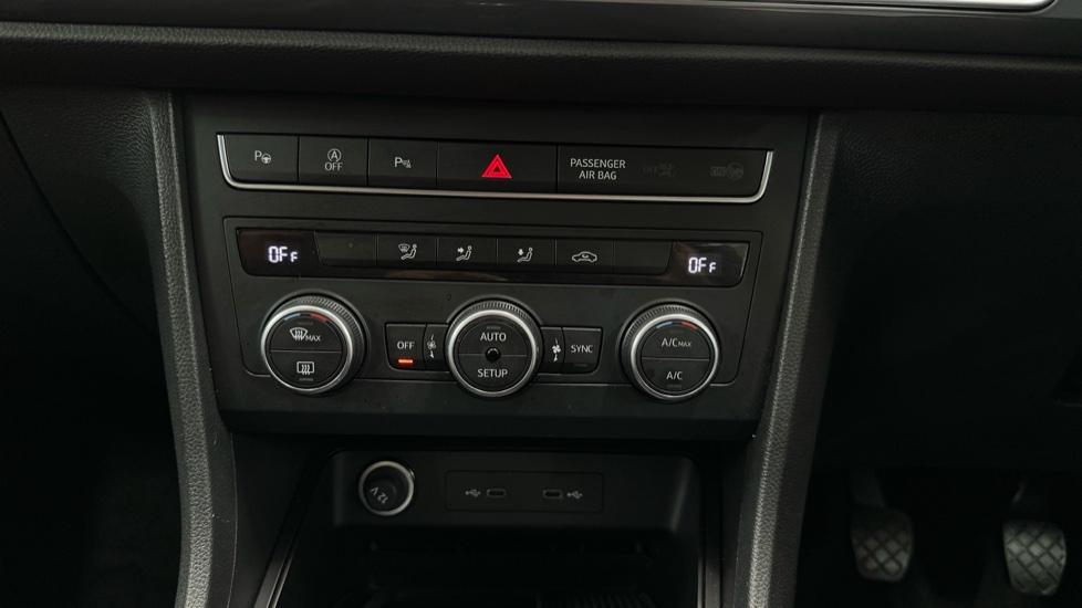 Auto Stop Start /Air Conditioning /Dual Climate Control/Auto Park 