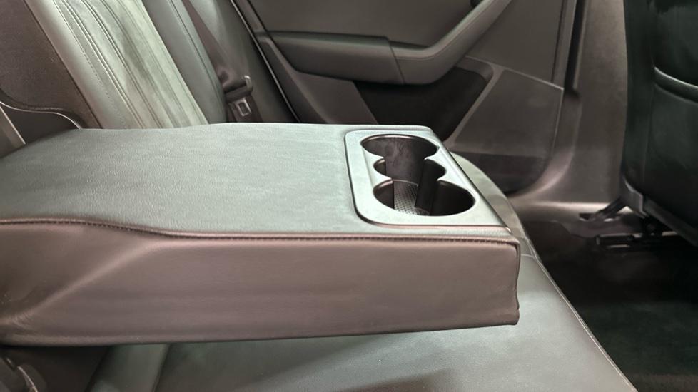 Rear Armrest/ Cup Holder