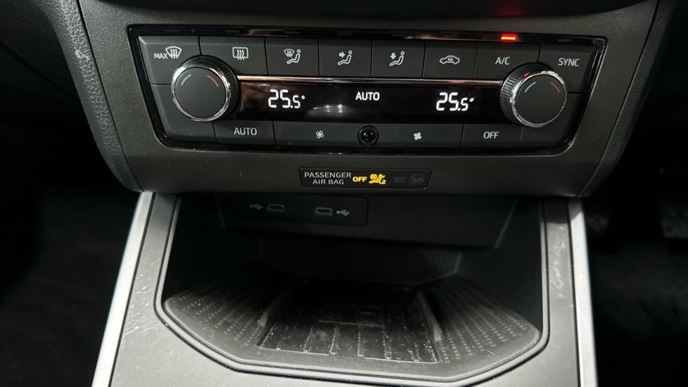 Air Conditioning /Dual Climate Control/Wireless Charging 