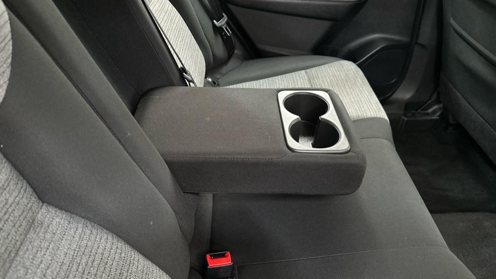 Rear Armrest/ Cup Holder