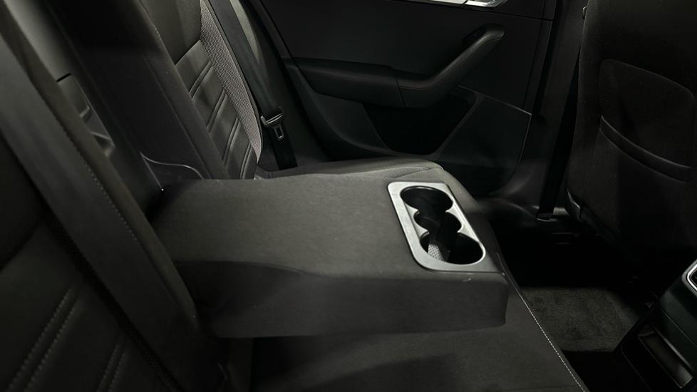 Rear Armrest/ Cup Holder