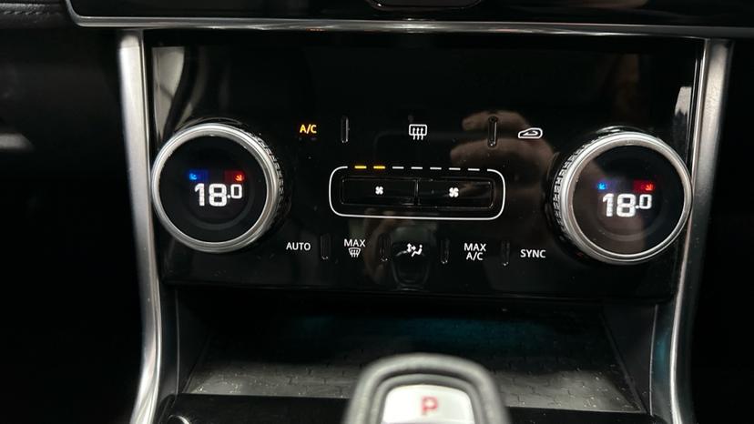 Dual Climate Control / Air Conditioning 