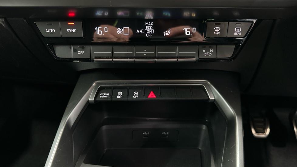 Dual Climate Control / Air Conditioning / Auto Stop Start 