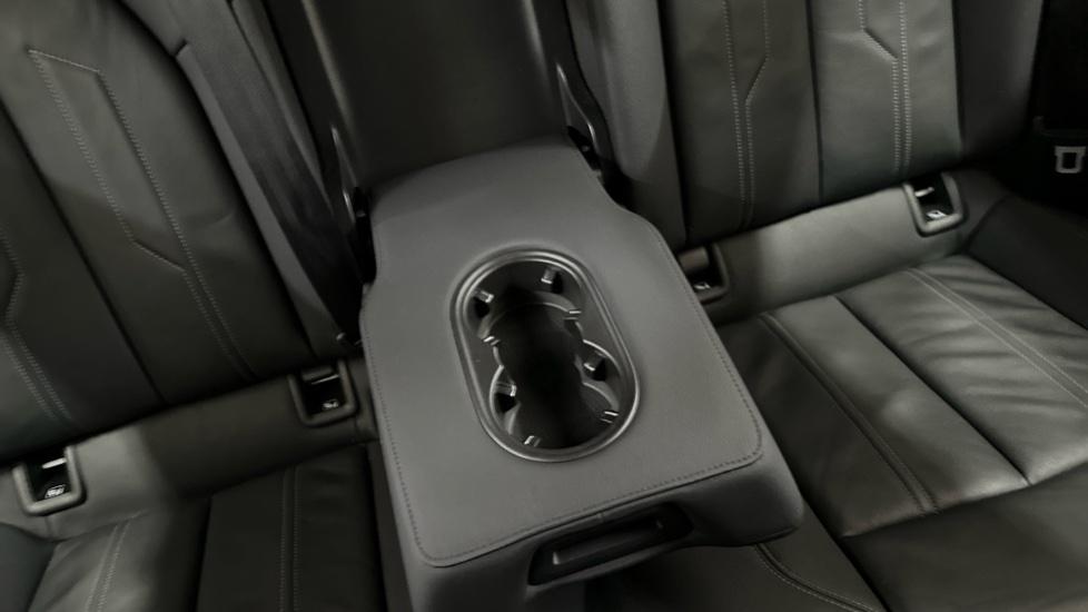 Rear Armrest/ Cup Holder