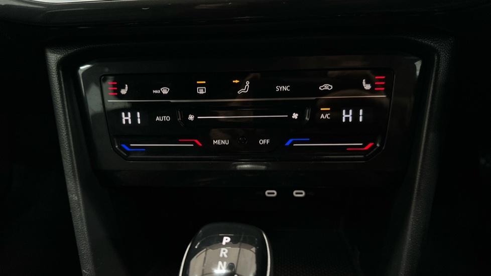 Air Conditioning /Dual Climate Control/Heated Seats 