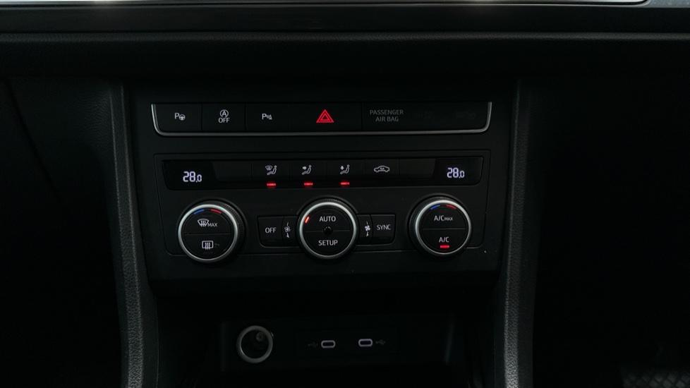 Air Conditioning / Dual Climate Control/ Auto Stop Start 