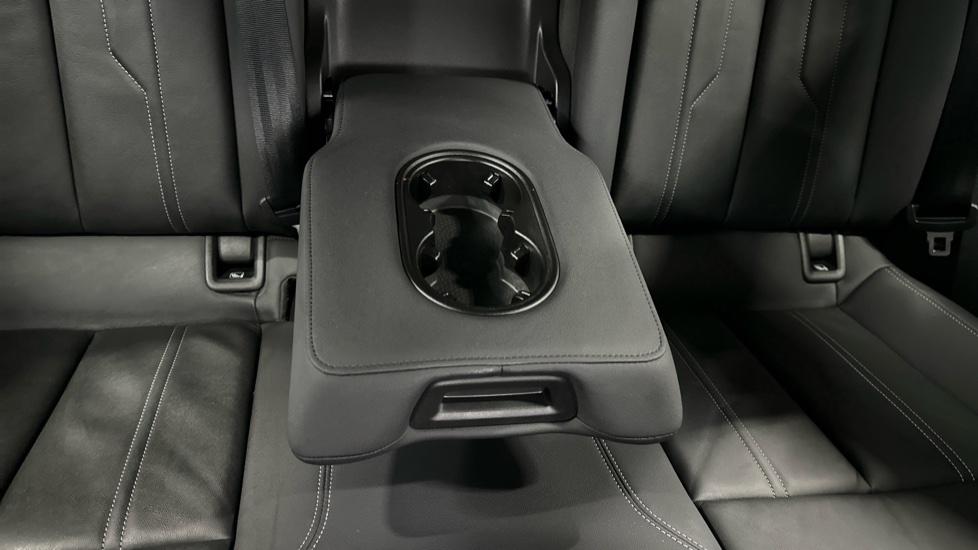 Rear Armrest/ Cup Holder