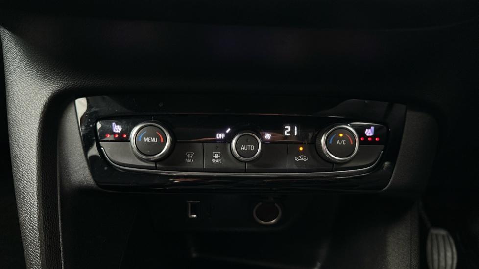 Air Conditioning /Dual Climate Control/Heated Seats 