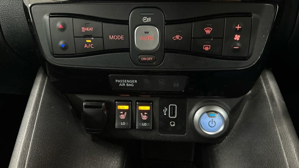 Air Conditioning  / Heated Seats 