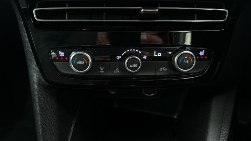 Air Conditioning /Heated Seats 