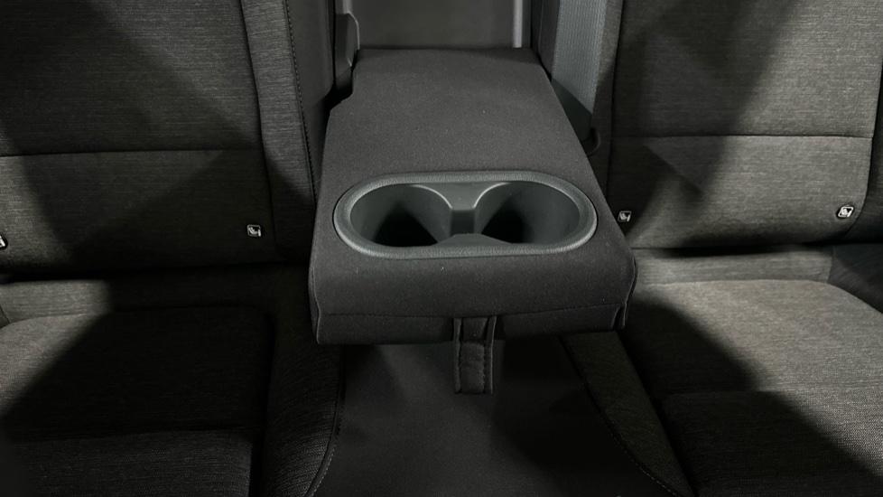 Rear Armrest/ Cup Holder