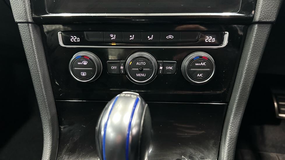 Dual Climate Control / Air Conditioning 