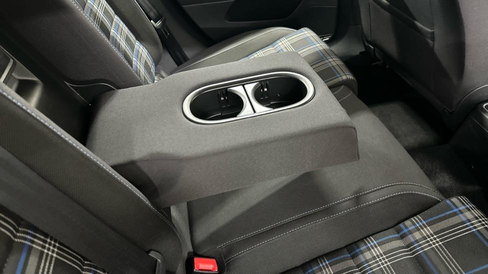 Rear Armrest/ Cup Holder