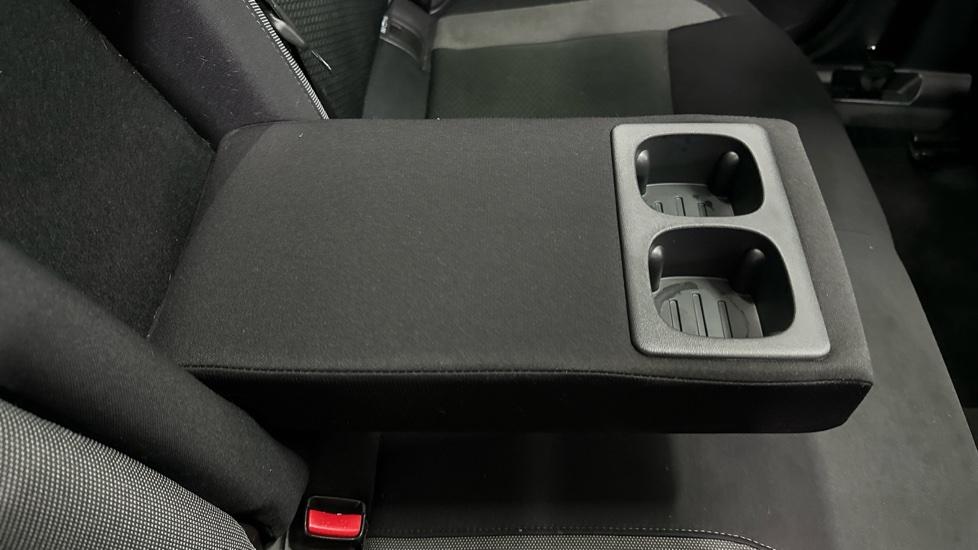 Rear Armrest/ Cup Holder