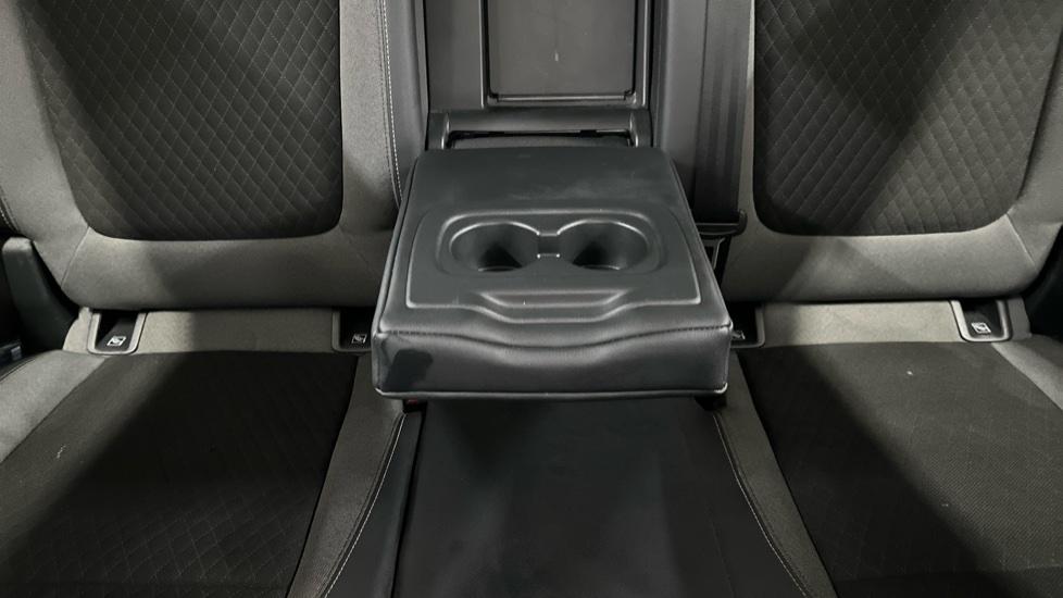 Rear Armrest/ Cup Holder