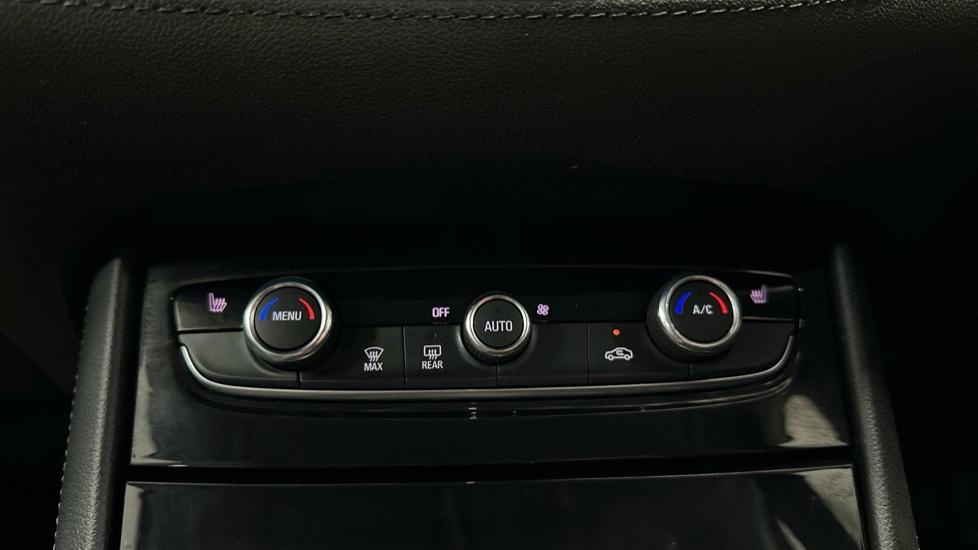 Air Conditioning /Dual Climate Control/Heated Seats 