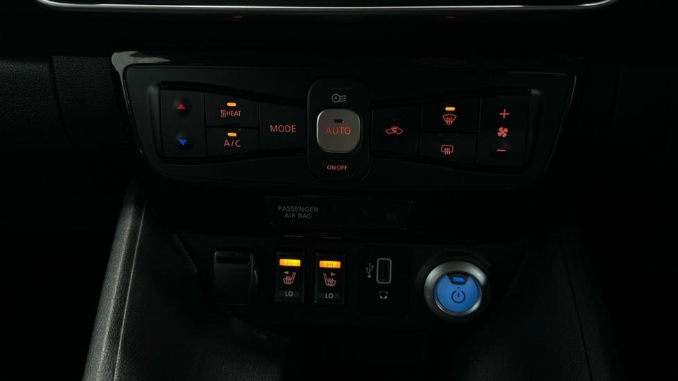 Air Conditioning /Heated Seats 