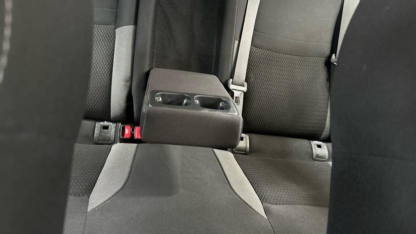 Rear Armrest/ Cup Holder