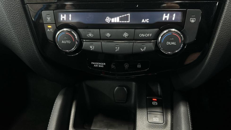 Dual Climate Control / Air Conditioning  / Electric Park Brake 