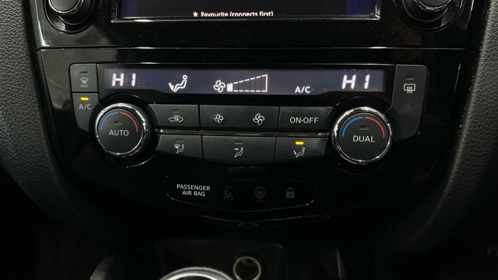 Dual Climate Control / Air Conditioning 