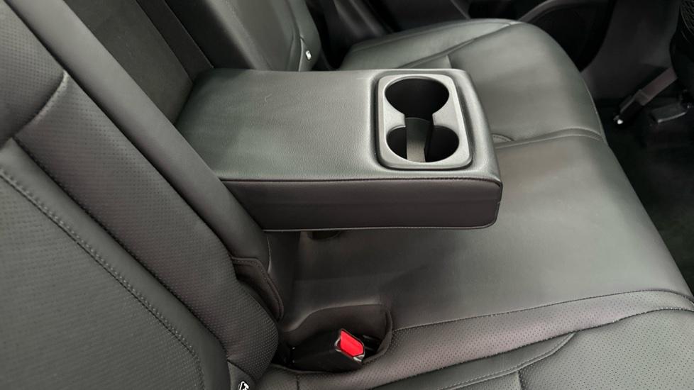 Rear Armrest/ Cup Holder