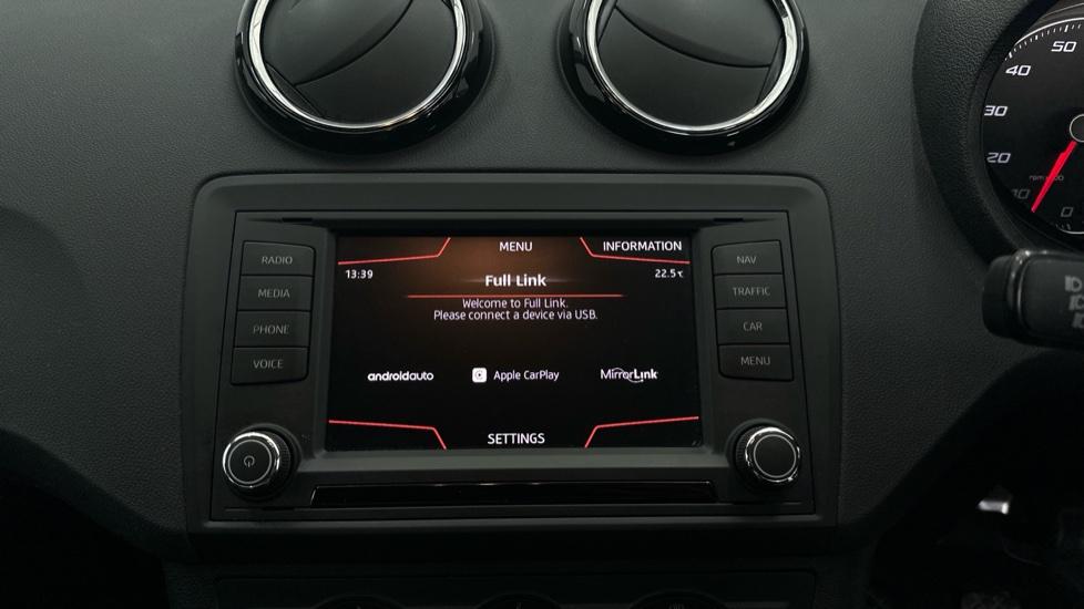 Apple Car Play & Android Auto