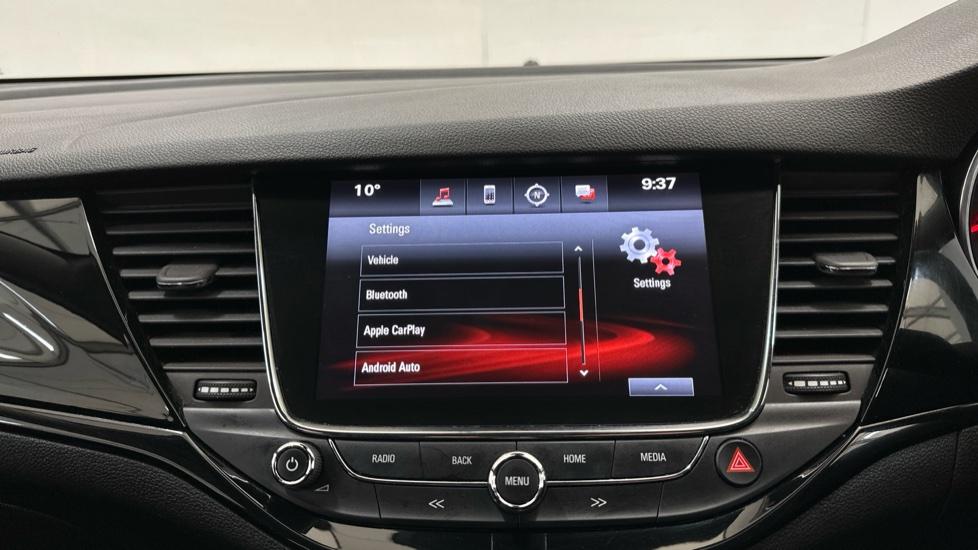 Apple Car Play & Android Auto