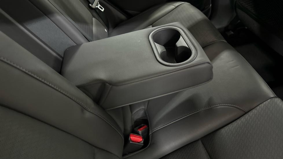 Rear Armrest/ Cup Holder