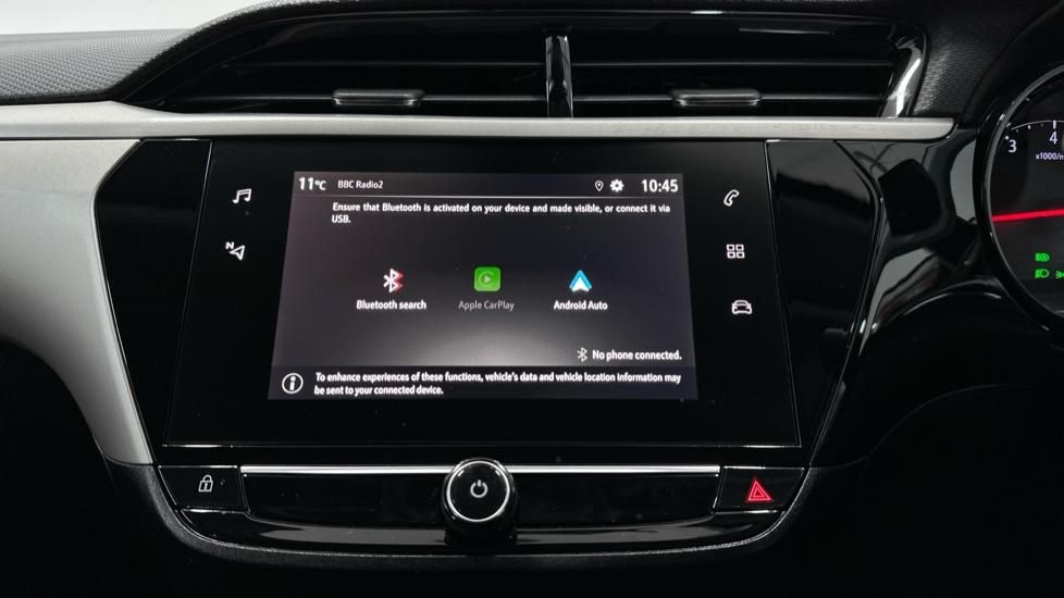 Bluetooth / Apple CarPlay / Android Auto 